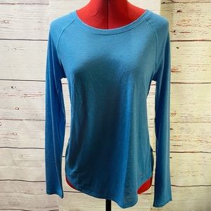 Under Armour Women's Loose Fit Heat Gear Long Sleeve - size S